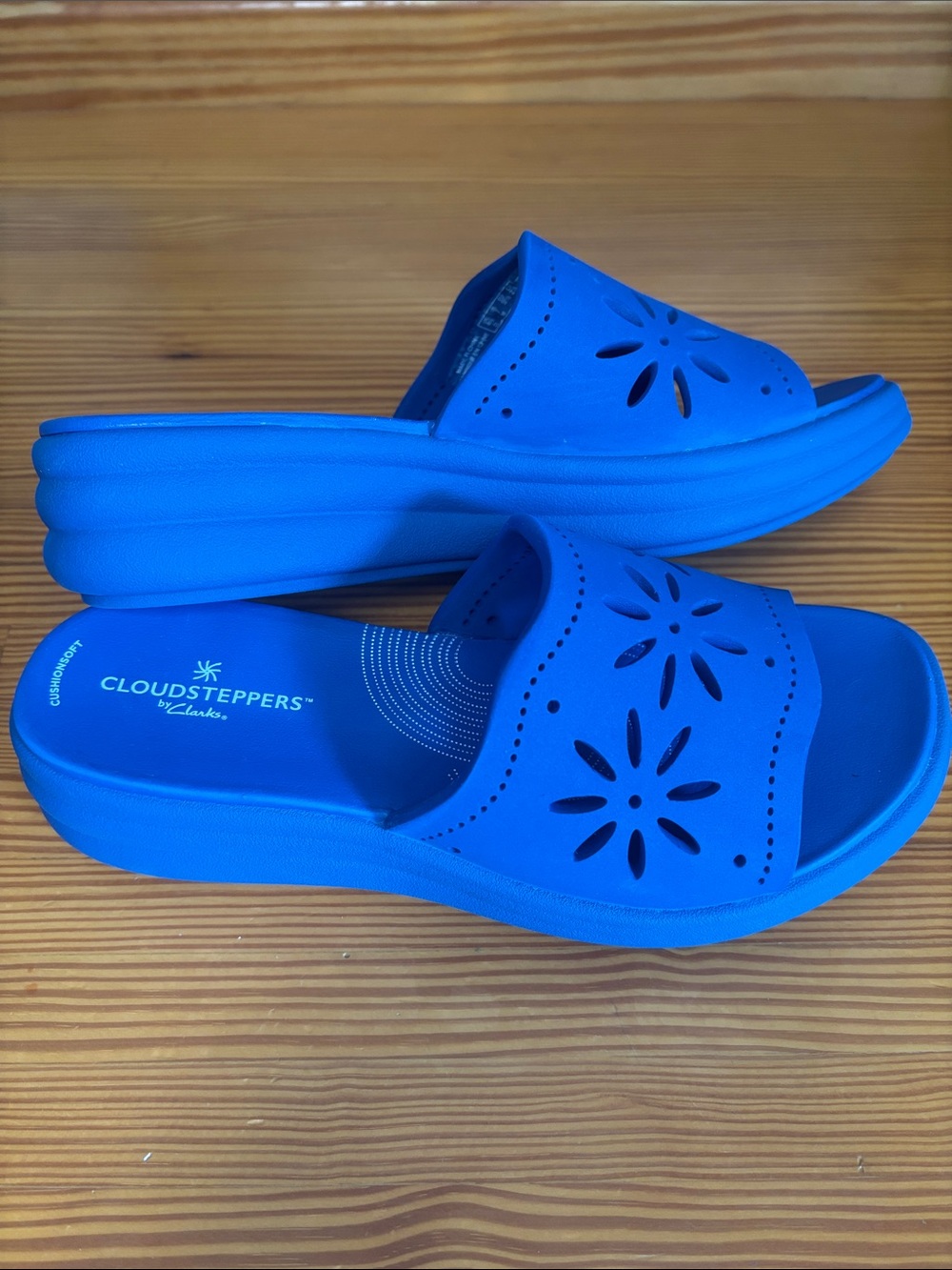 Clark’s Cloudsteppers Drift Floral Cutout Slide Sandals 7M